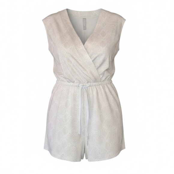 Athleta Marlow Romper XS Pearl White Python Snakeskin Print Elastic Waist - Picture 1 of 8